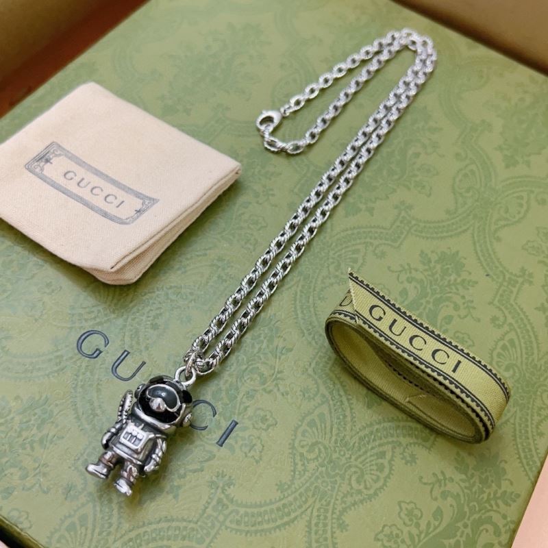 G*u*i necklaces